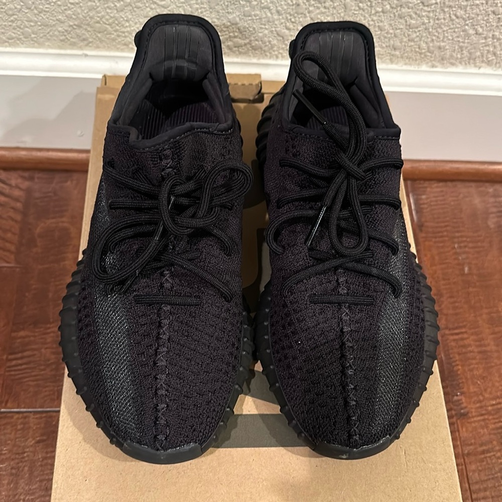 Authentic Yeezy Boost size 6.5 Black (Onyx) shoes!